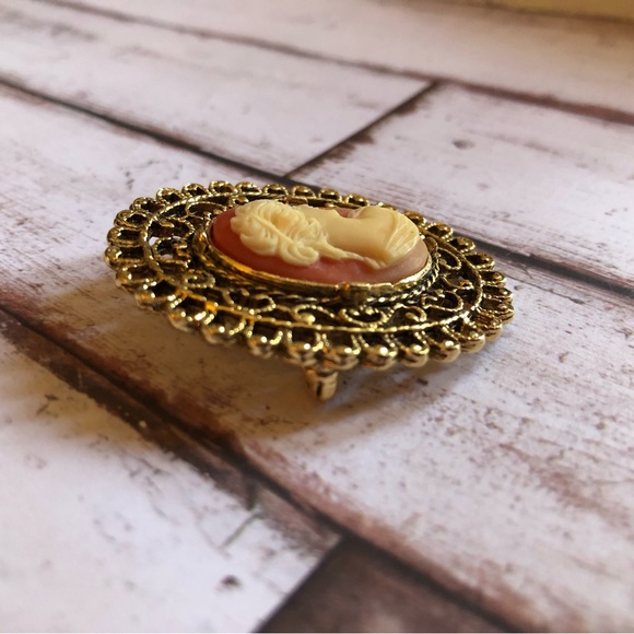 Cameo Brooch Pin - Picture 5 of 10